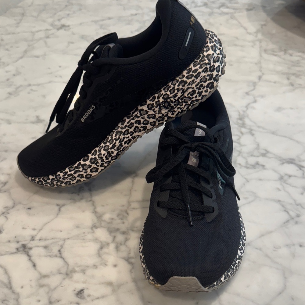 Brooks Women's Black and Leopard Print Sneakers